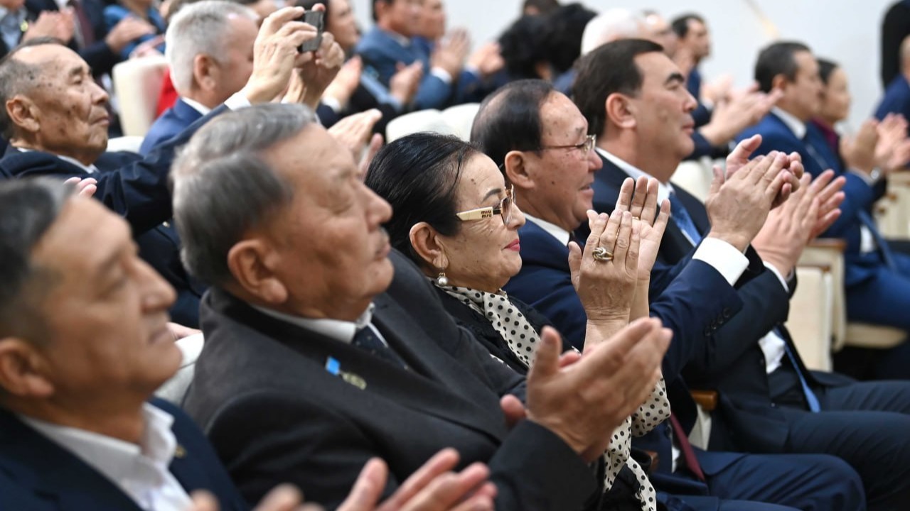 Президент Бауыржан Момышұлына «Халық қаһарманы» атағын беру туралы шешім қабылдағанын мәлімдеді