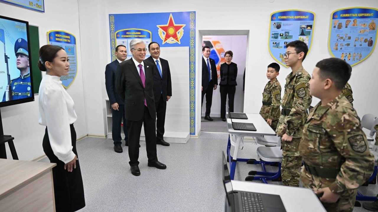 Тоқаев Тараздағы мамандандырылған әскери мектеп-интернатқа барды