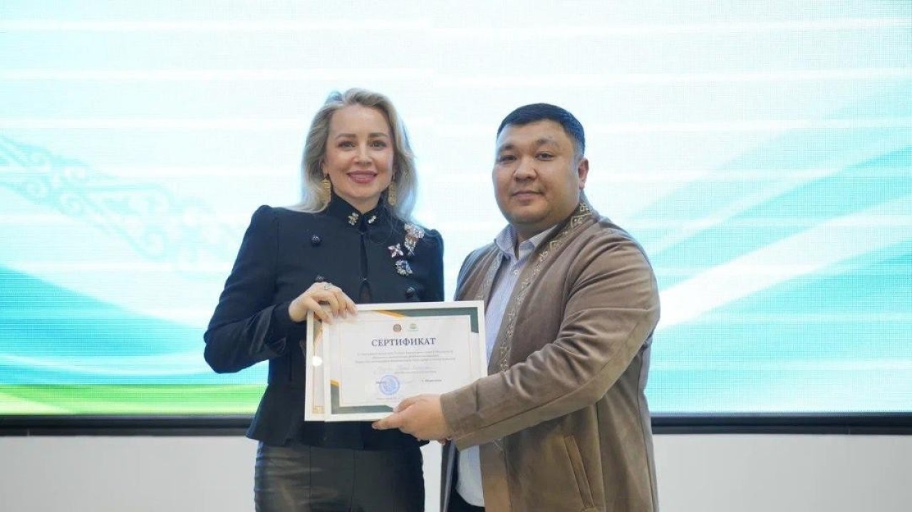 Астанада қазақ тілі курсының тыңдаушыларына сертификаттар тапсырылды
