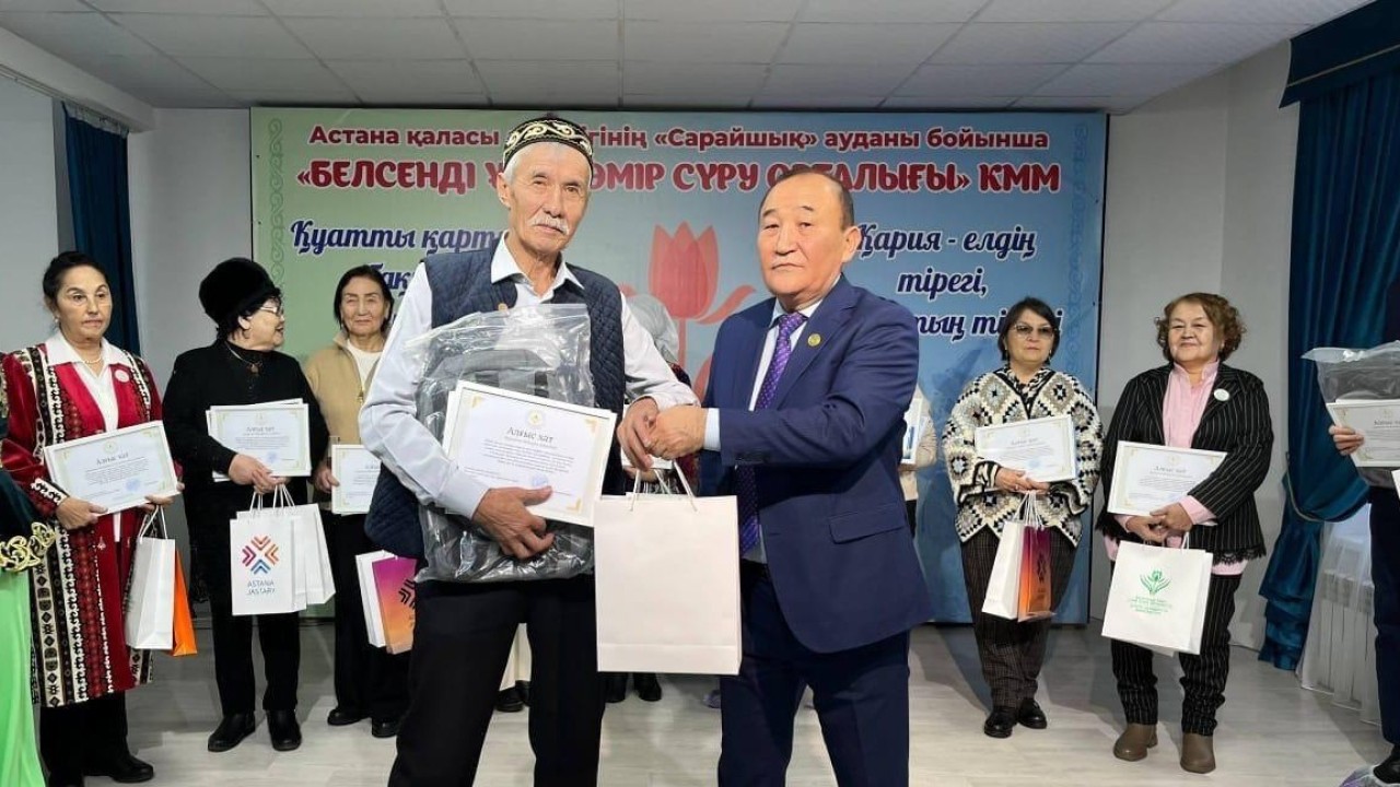 «Күміс волонтер»: елордада үздік волонтерлер марапатталды