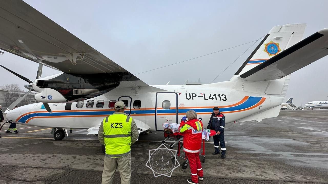 ТЖМ ұшағы ана мен баланы шұғыл Қызылордадан Алматыға жеткізді – ВИДЕО