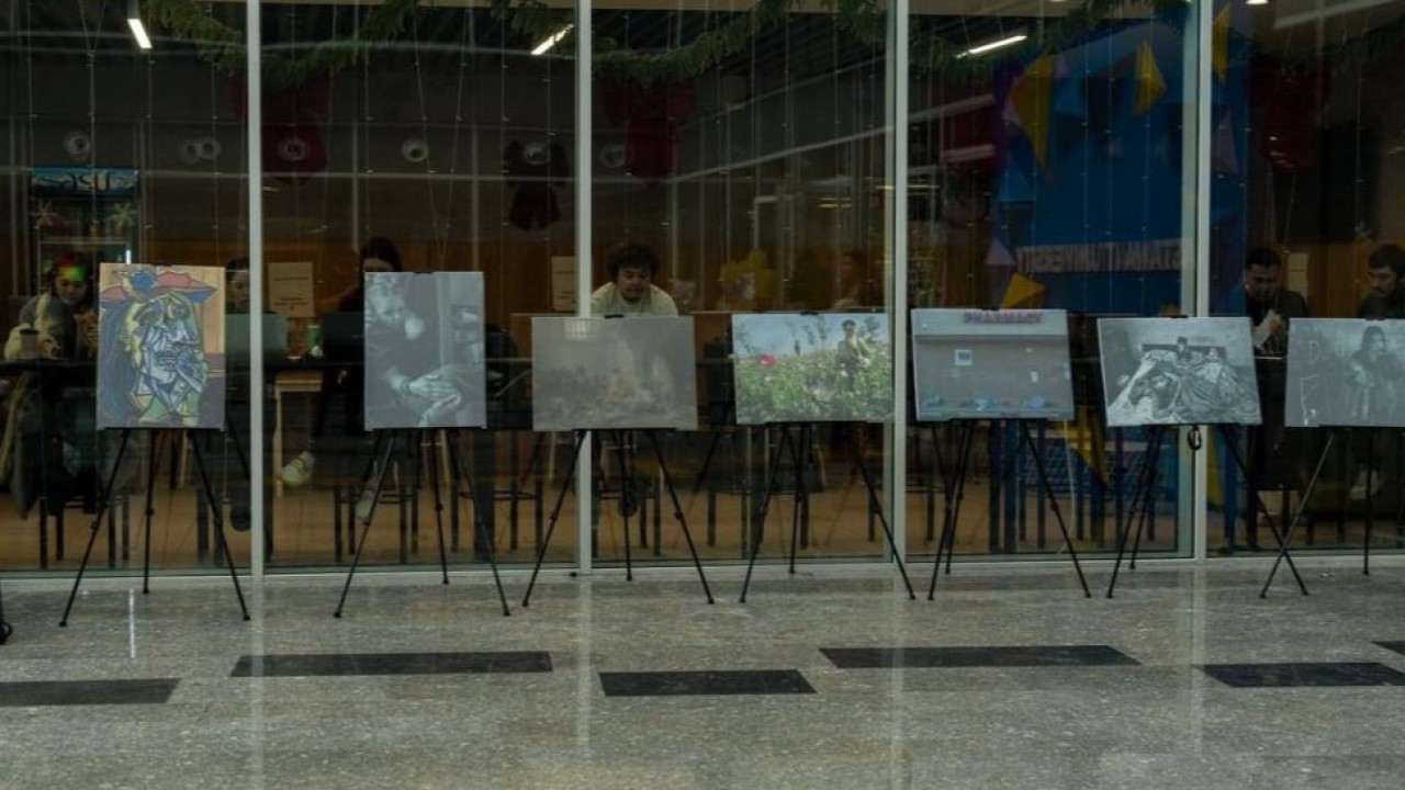 «Заң және тәртіп»: елордалық жоғары оқу орнында есірткіге қарсы көрме өтті