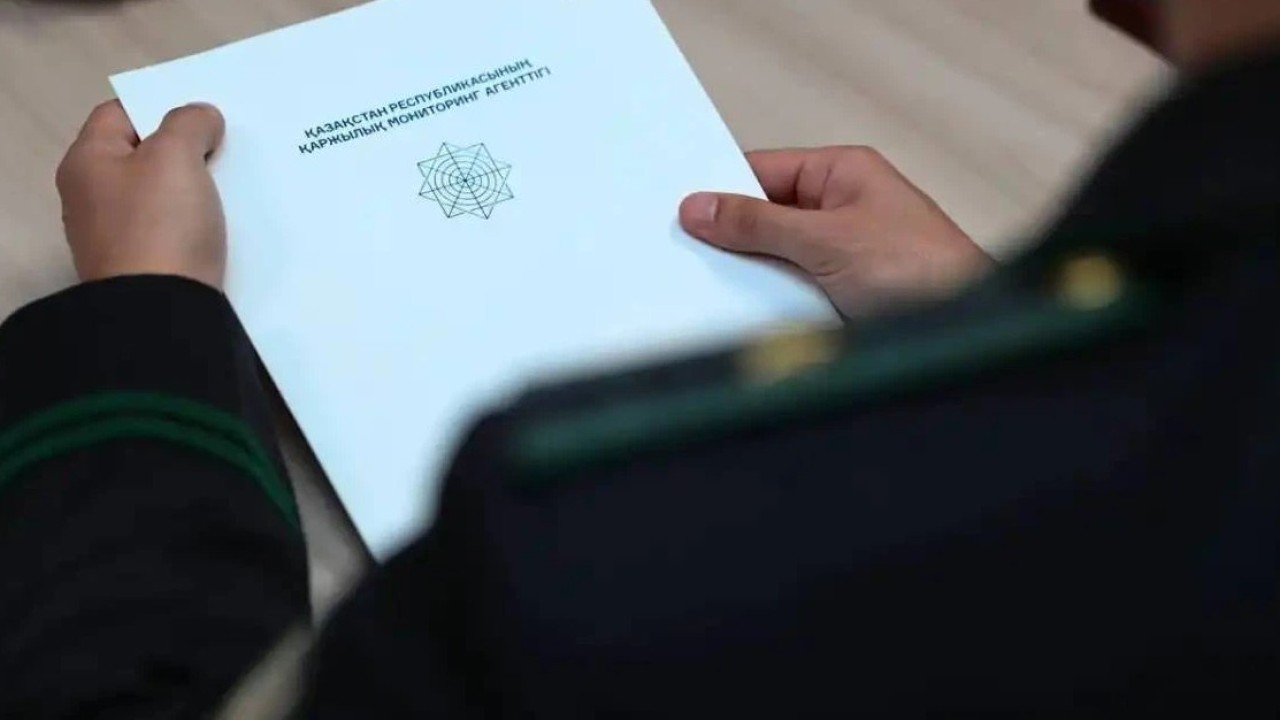 Жер қойнауын заңсыз пайдаланушылардың жазасын жеңілдету желеуімен қомақты қаражат алған алаяқтар сотталды