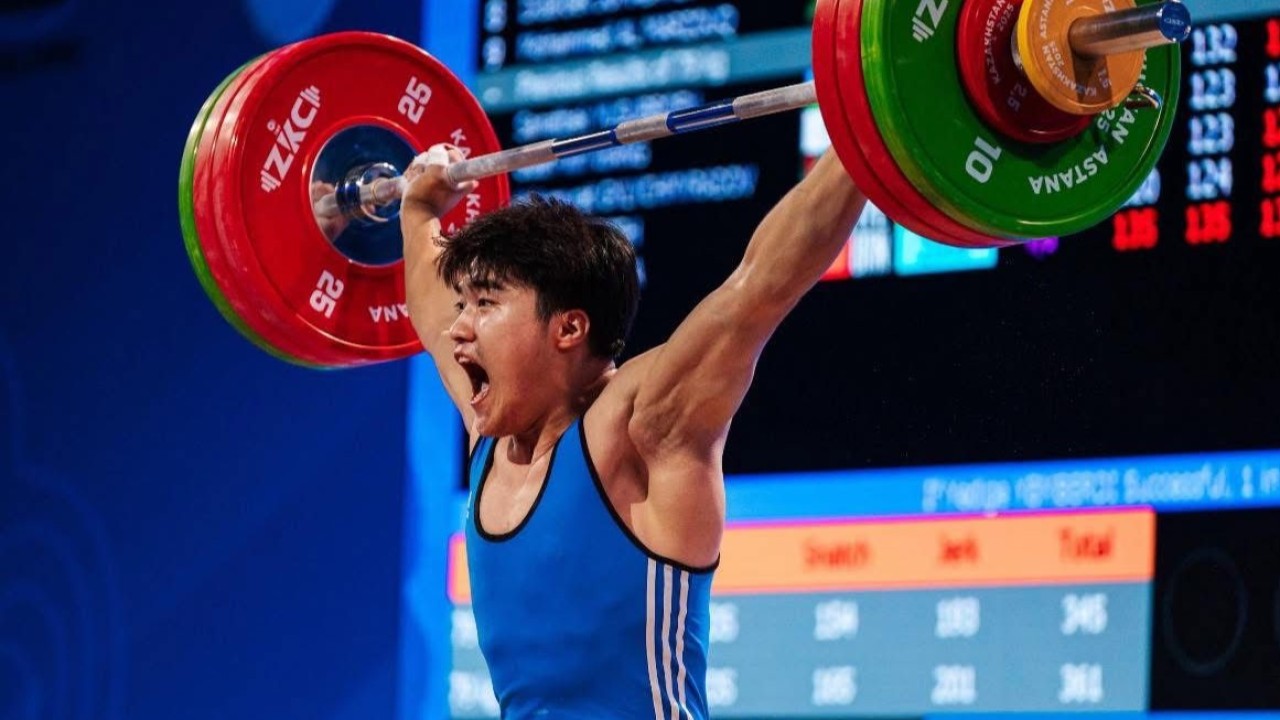 Астаналық ауыр атлет Едіге Емберді 2025 жылғы жеңістерін саралады
