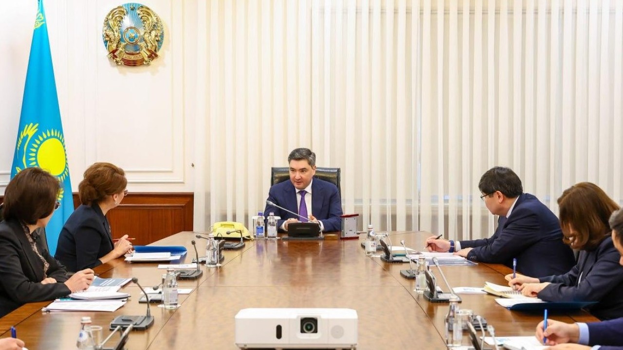 Олжас Бектенов жекеменшік білім беру және медициналық мекемелерді қаржыландыру тетіктерін қайта қарауды тапсырды