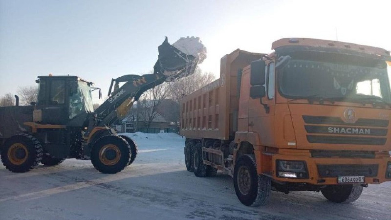 Елордадан бір түнде 70 мың текше метр қар шығарылды