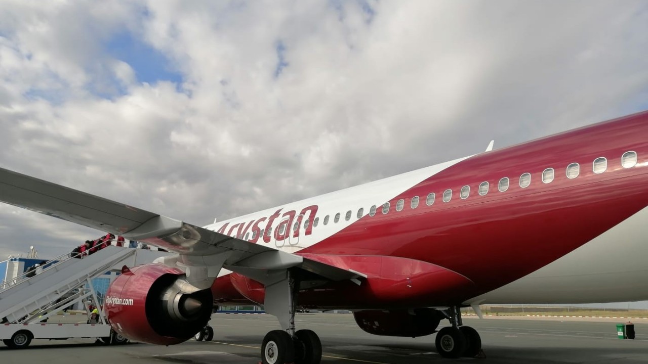 Атырау әуежайында жолаушылар ұшағы ұшып-қону жолағынан шығып кетті