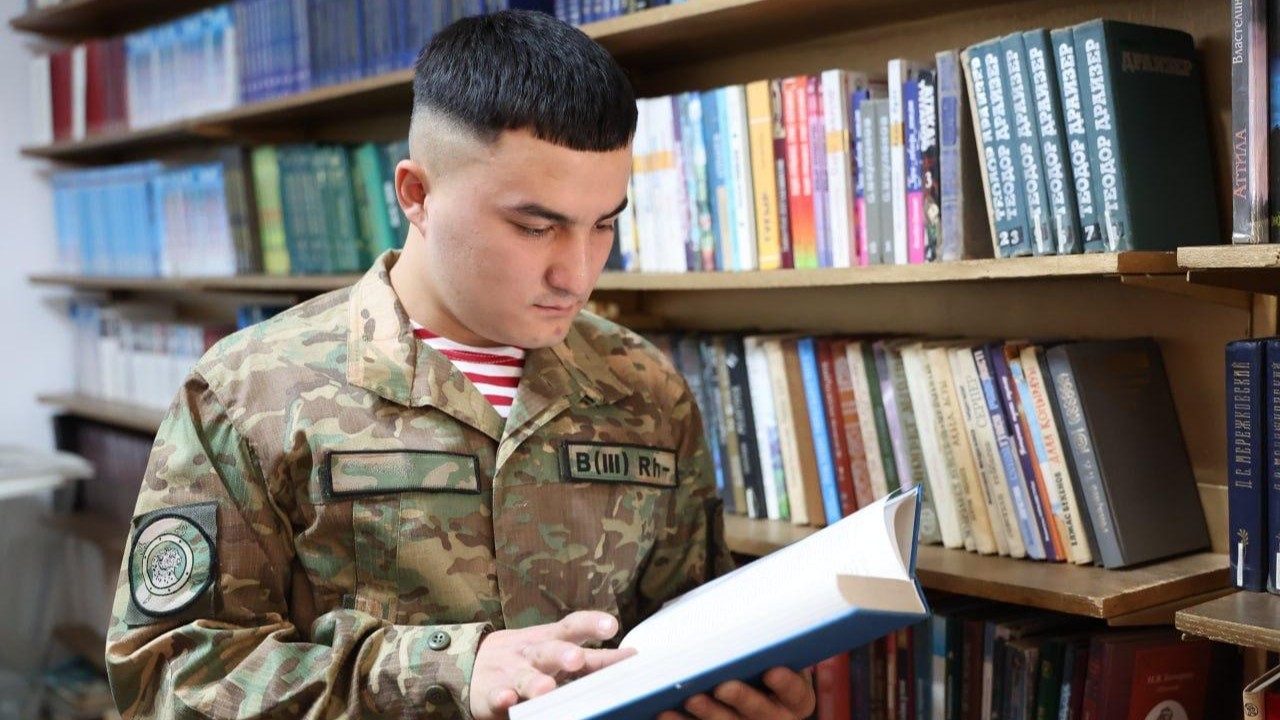 Ұлттық ұланның полиглот сарбазы жеті тілде еркін сөйлейді