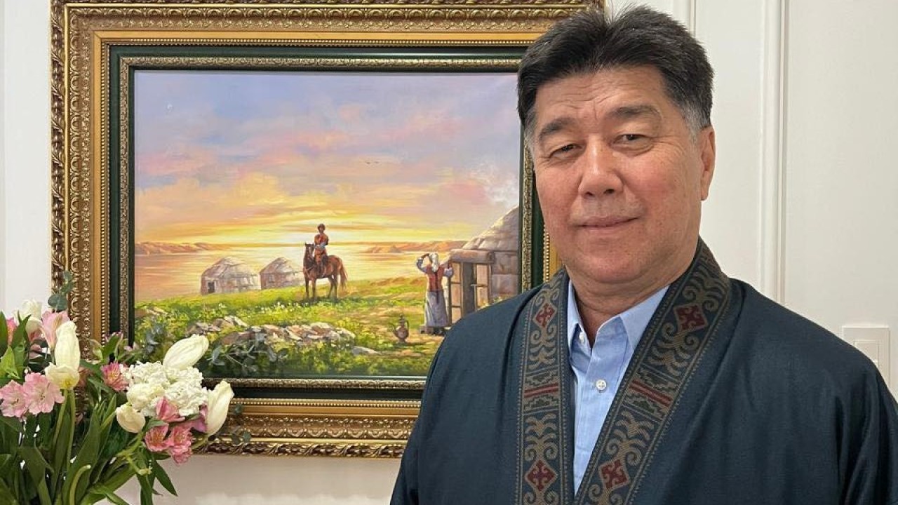 Әлихан Бәйменов Конституция тіліне қатысты пікір білдірді