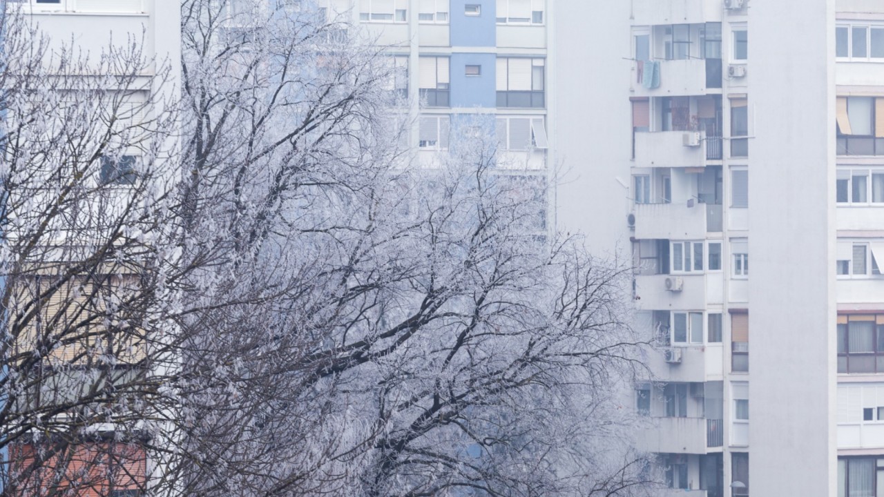 Елордада көпқабатты үйдің балконы өртенді: 8 адам эвакуацияланды