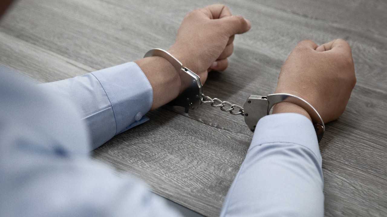 Қарағандыда полицейлер есірткі таратумен айналысқан екі күдіктіні ұстады