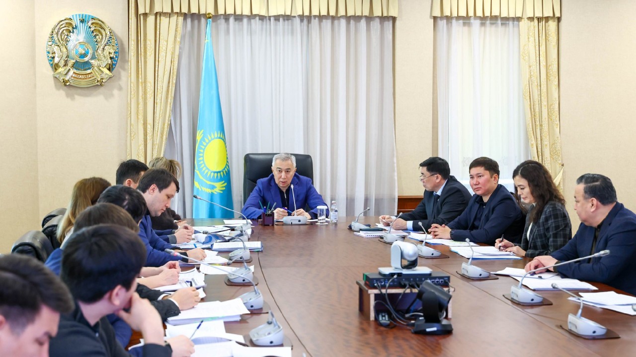 «Үш есе төмен»: Үкіметте инфляцияны тұрақтандыру шаралары талқыланды