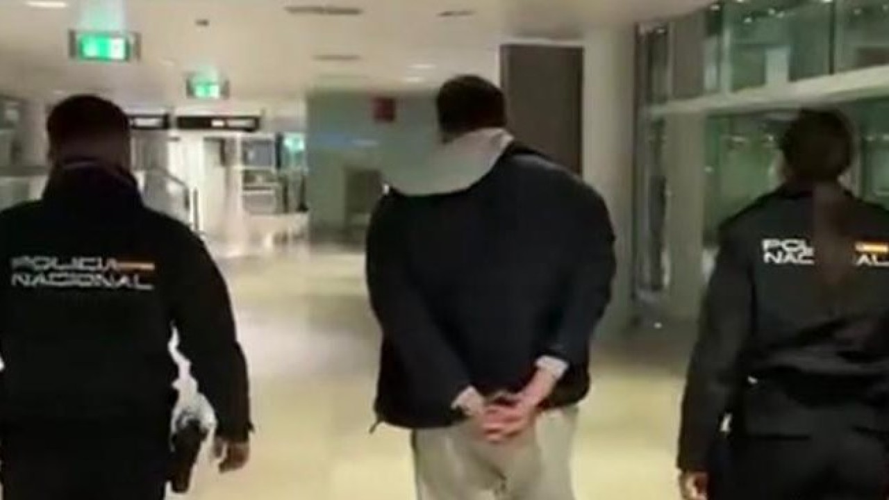 45 млн теңге залал келтірген: лауазымдық өкiлеттiктерін теріс пайдаланған күдікті Испаниядан экстрадицияланды