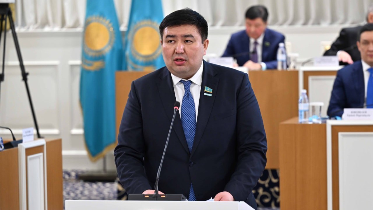 «Неке – ер мен әйел одағы»: Конституцияда отбасы ұғымын күшейту ұсынылды