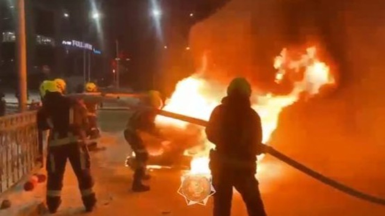 Астаналық құтқарушылар жанып жатқан көлік өртін сөндірді