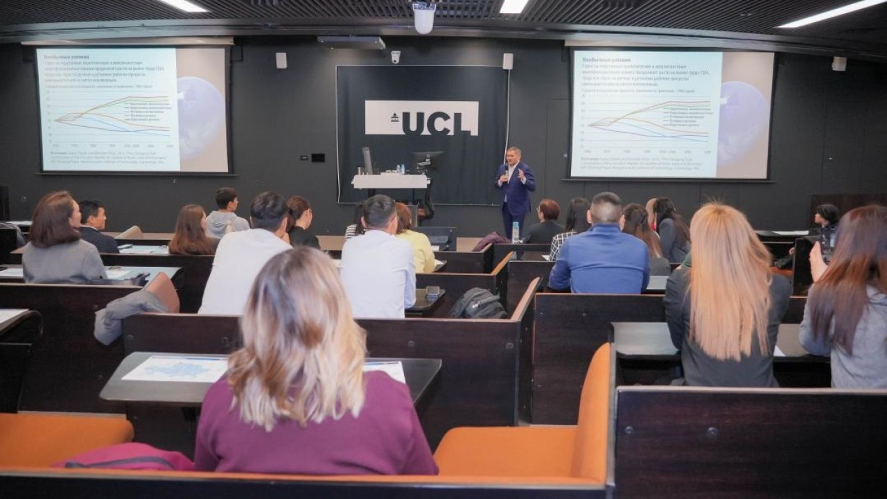 Саясат Нұрбек Ұлыбританиядағы қазақстандық студенттермен кездесті