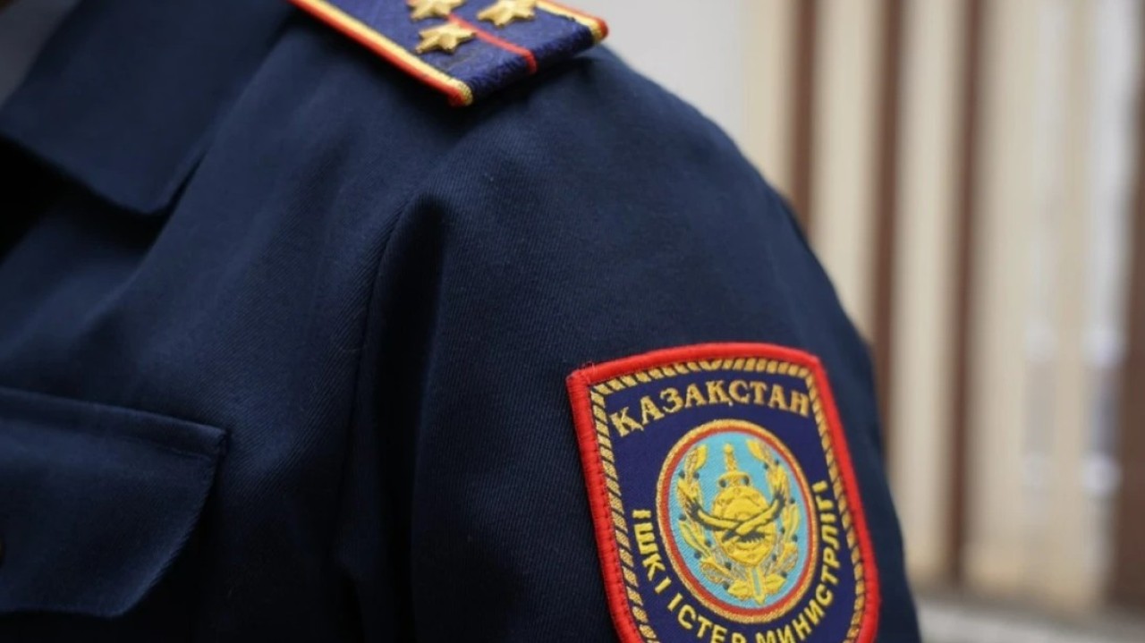 Семейде зейнеткер полиция қызметкерлерінің көлігін өртеп жіберді