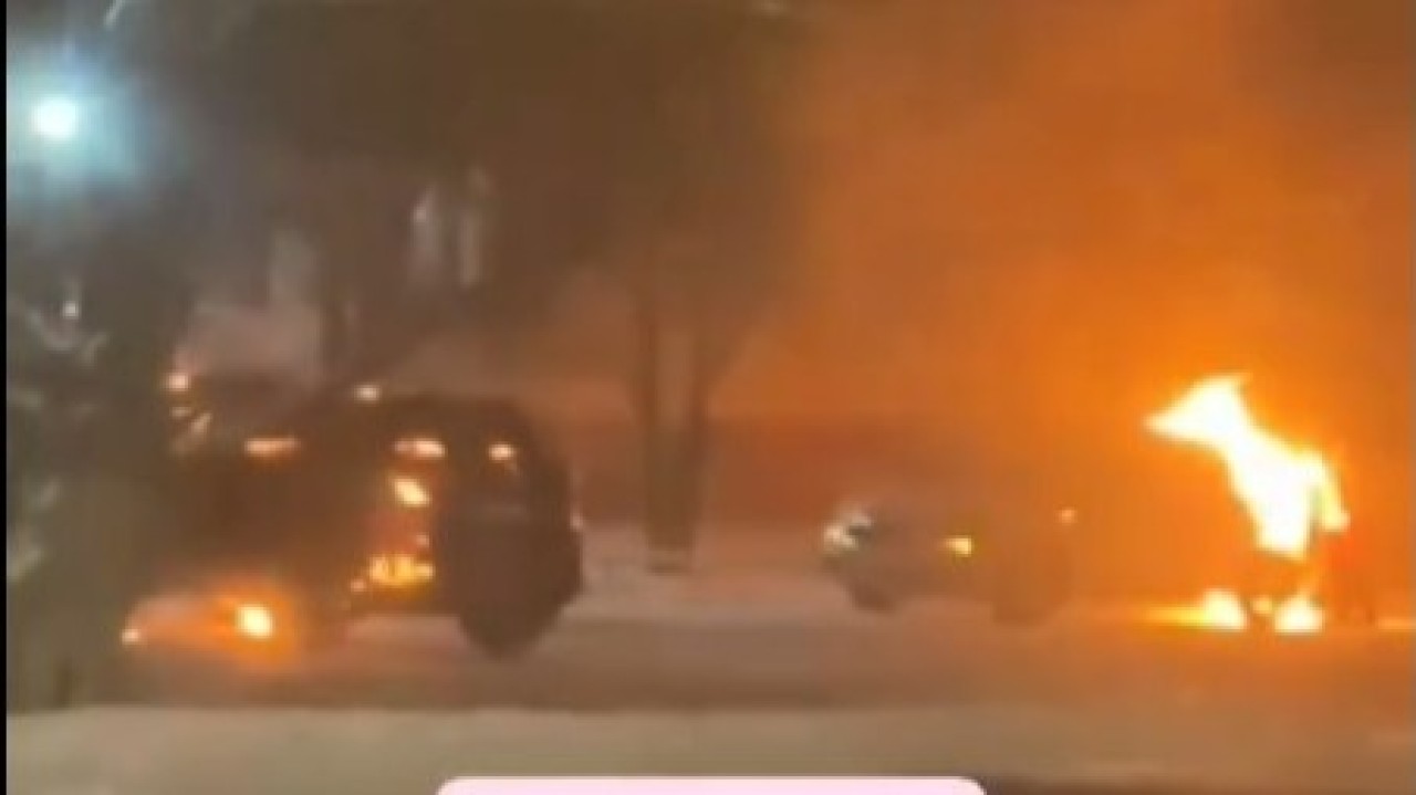 Полицейлердің көлігін өртеген семейліктің үстінен қылмыстық іс қозғалды