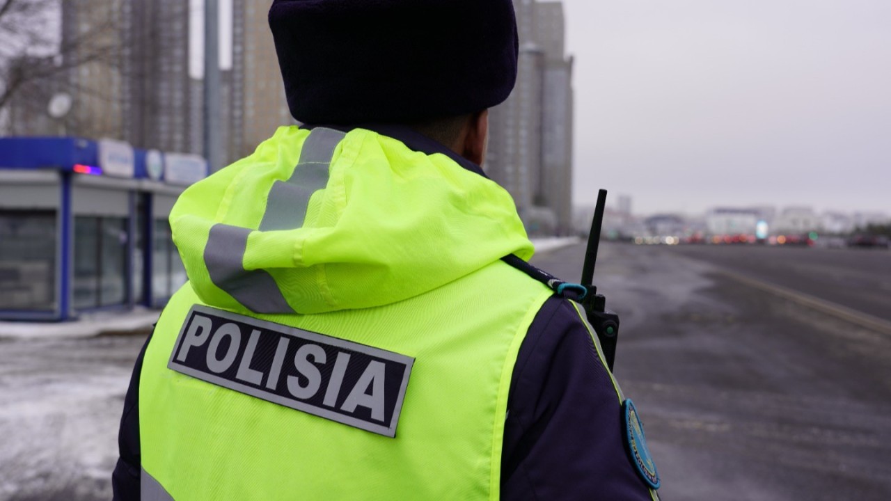 Астаналық полицейлер бүлдіршіндерге танымдық экскурсия ұйымдастырды