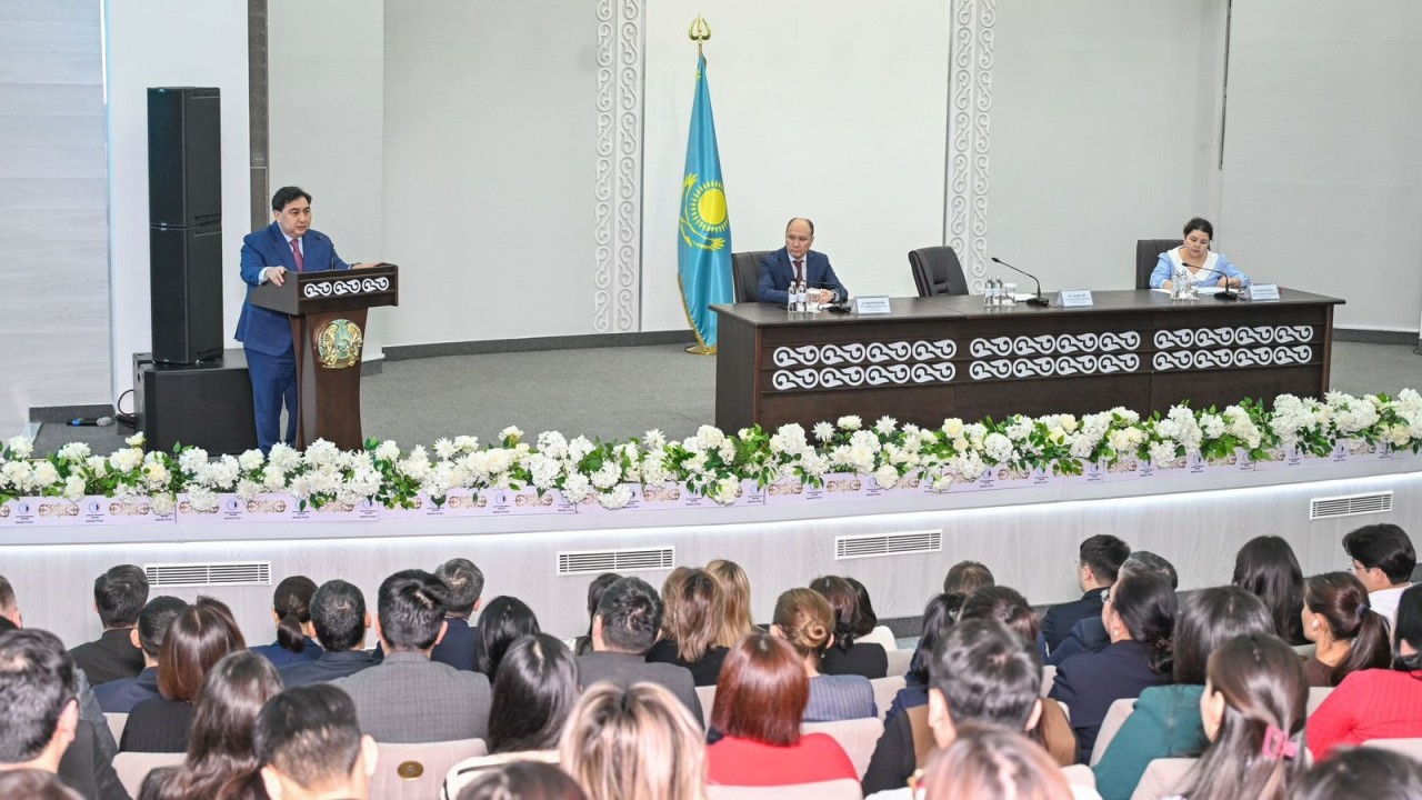 Дархан Жазықбай мемлекеттік қызметтің жаңа үлгісін қалыптастыруға белсенді қатысуға шақырды
