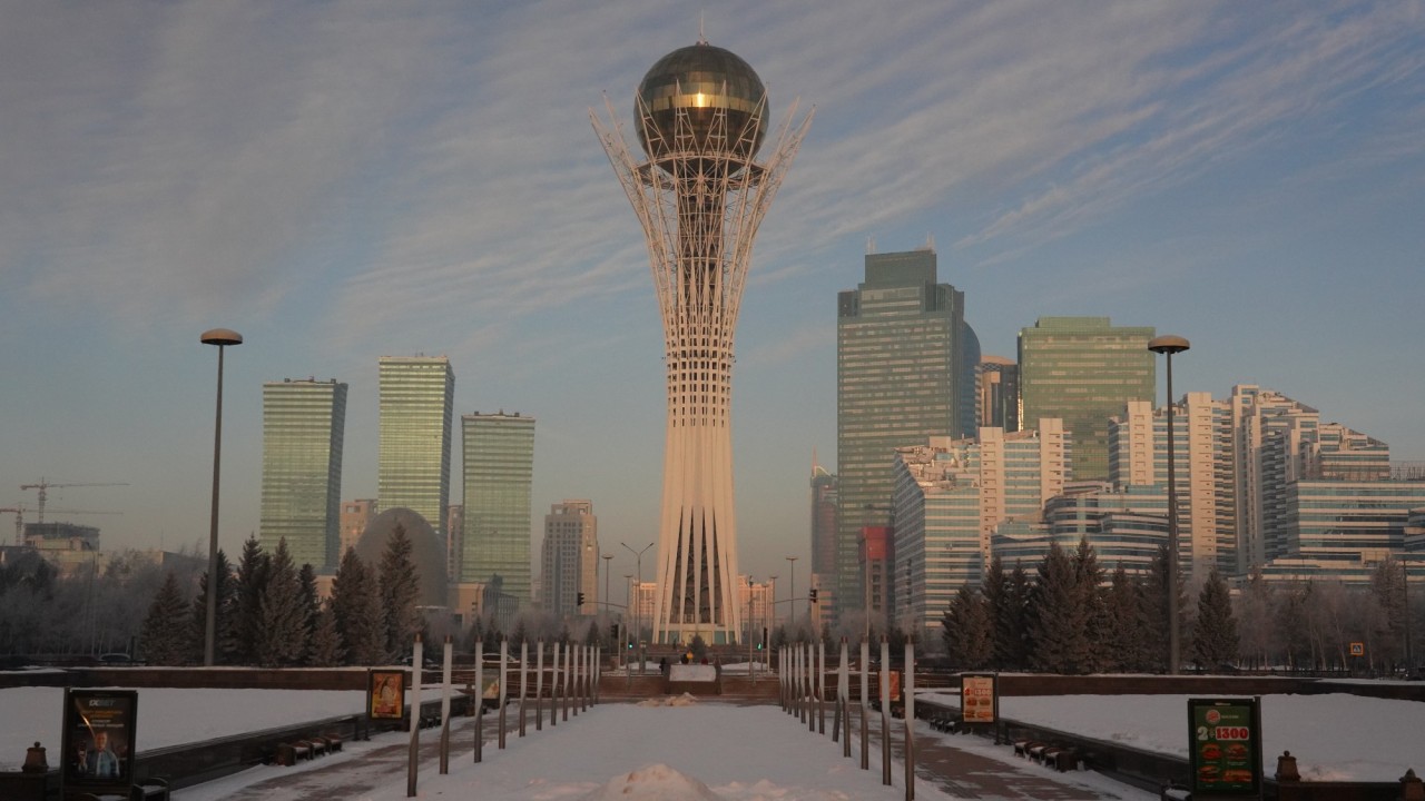 Астанада қоғамдық орындарда қауіпсіздікті робот-ит бақылайды (ВИДЕО)