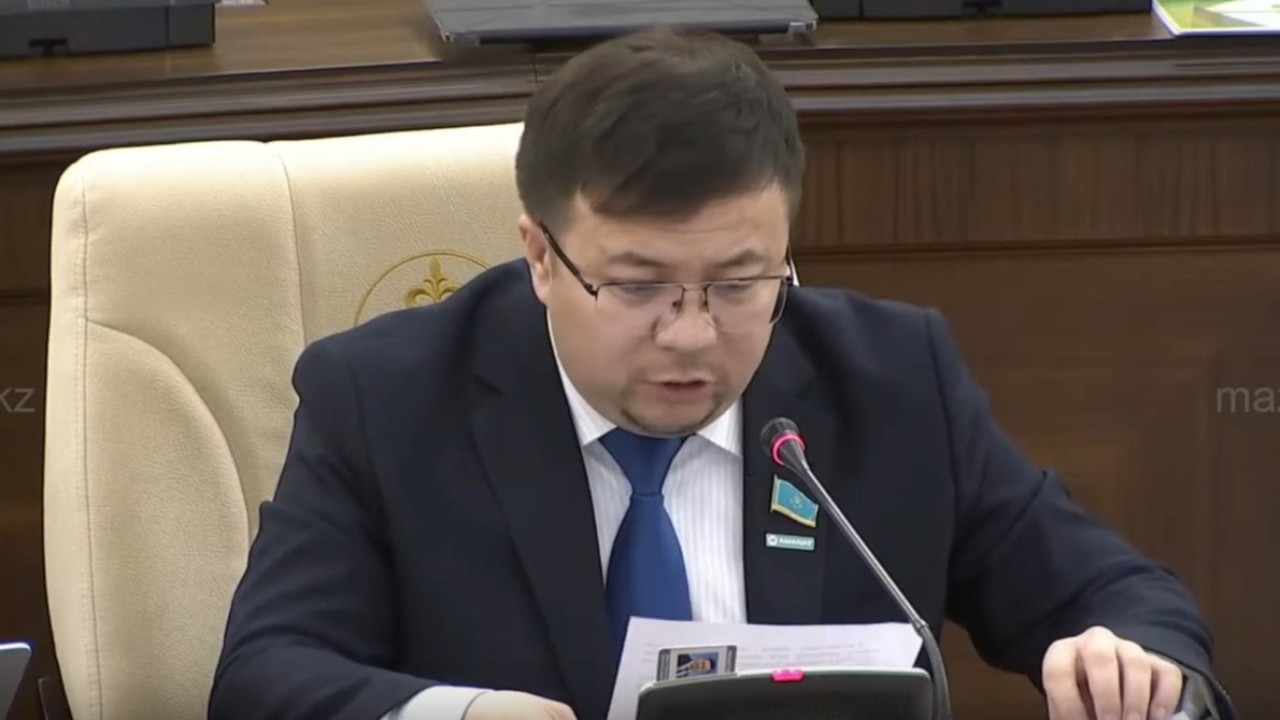 Мәжіліс депутаты тренинг курстардың заңға сәйкестігіне тексеруді ұсынды