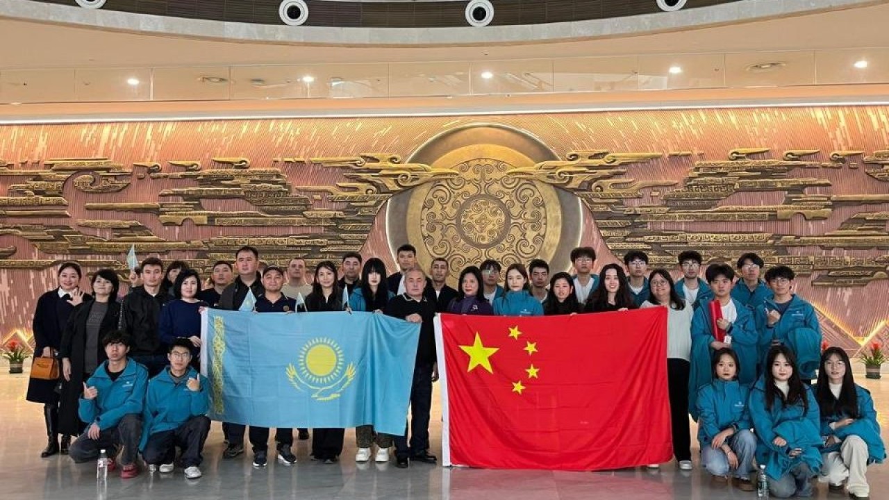 Қазақстандық колледж оқытушылары Қытайда жасанды интеллект бағдарламасы бойынша тағылымдамадан өтті