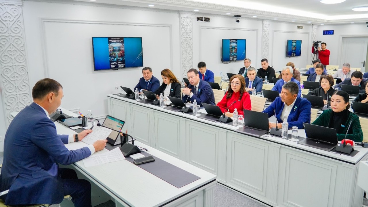 Елорда мәслихатында Конституцияның жаңа редакциясының жобасы талқыланды