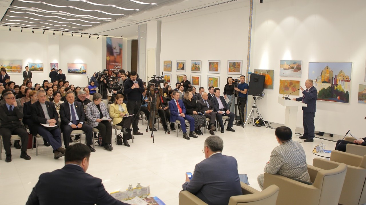 Астанада сарапшылар жаңа Конституцияның жобасын талқылады