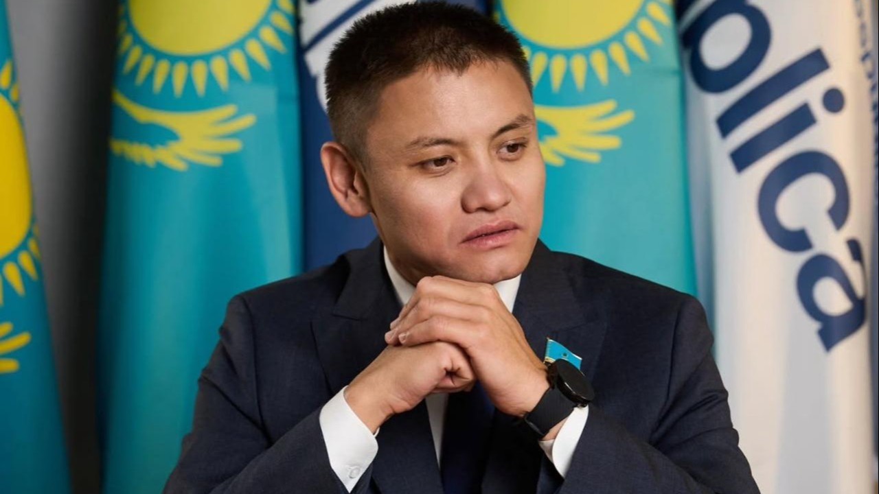 Конституция жобасы елдің орнықты дамуына бағытталған стратегиялық қадам - Айтуар Қошмамбетов