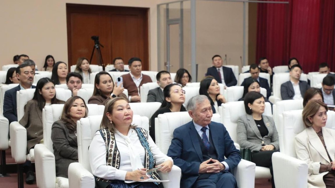 Мемлекеттік басқару академиясында жаңа Конституцияның жобасы талқыланды