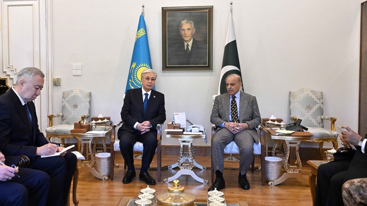 Тоқаев пен Шариф шағын құрамда келіссөз жүргізді