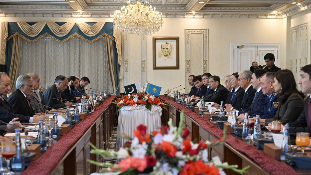 Тоқаев Пәкістан Премьер-министрін Қазақстанға мемлекеттік сапармен келуге шақырды