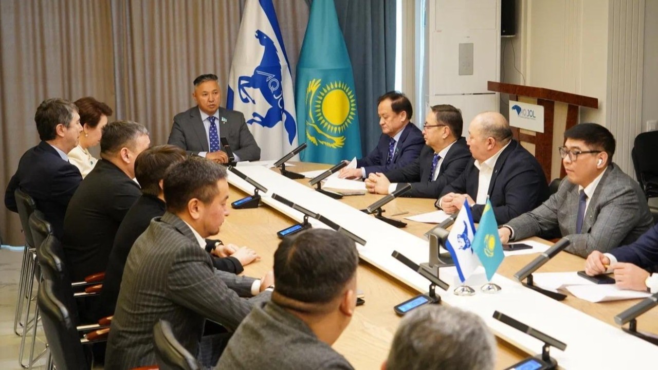 «Ақ жол» партиясы жаңа Конституция жобасын қолдады