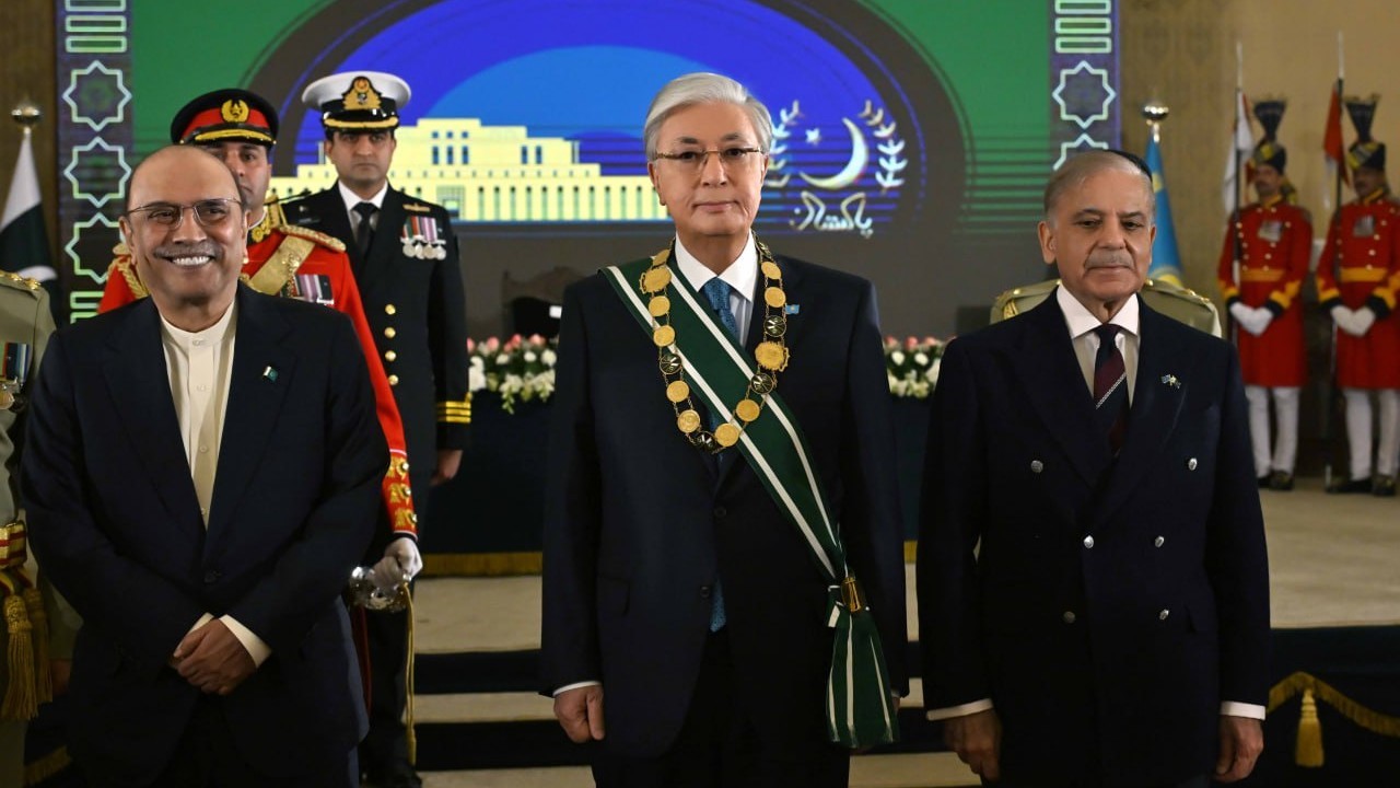 Президентке Пәкістанның ең жоғары мемлекеттік наградасы табысталды