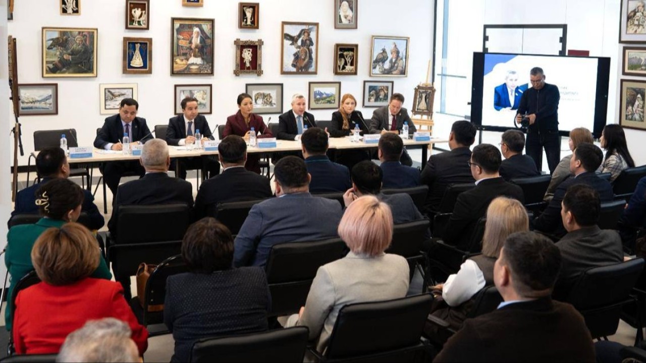 Жаңа Конституция жобасының негізгі ережелері мен жастардың рөлі талқыланды