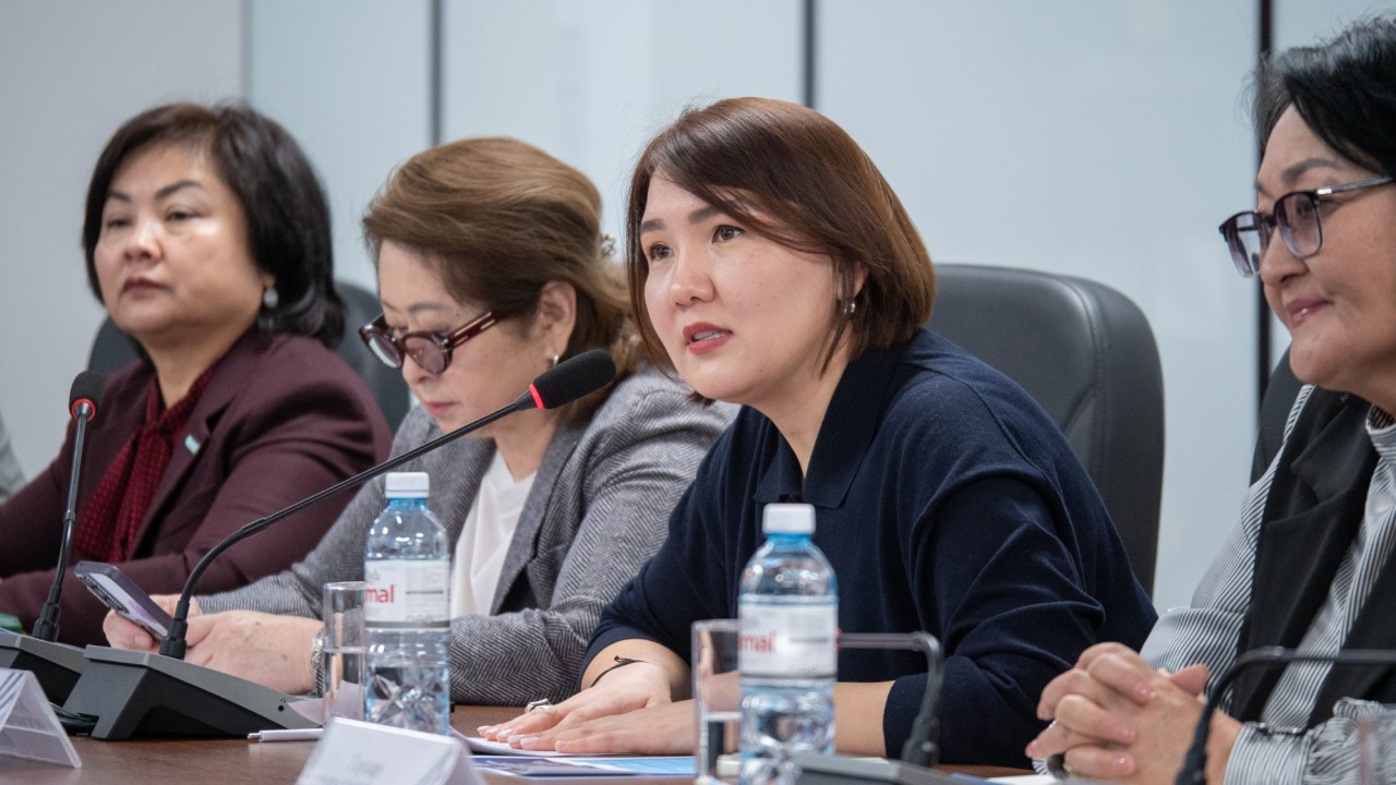 Астанада Конституцияның жаңа жобасындағы отбасы және неке нормалары талқыланды