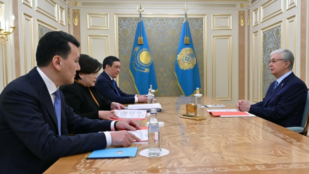 Президент Конституциялық комиссия жетекшілерімен жұмыс кеңесін өткізді