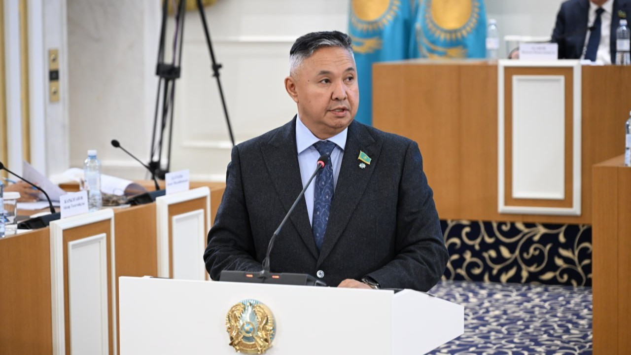 Азат Перуашев Конституцияда меншіктің барлық түрін тең қорғауды ұсынды