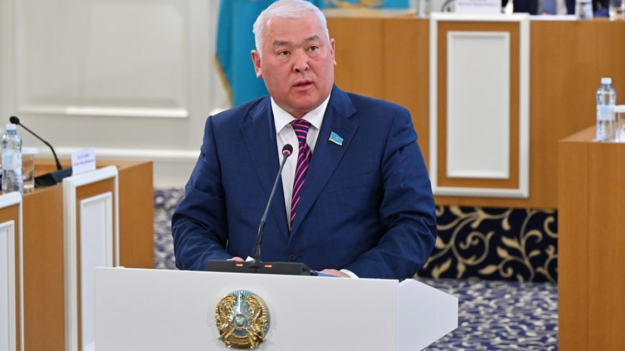 «Міндетті емес, «құқылы» – Мәжіліс депутаты жаңа Конституцияда саяси жүйені неғұрлым икемді етуді ұсынды