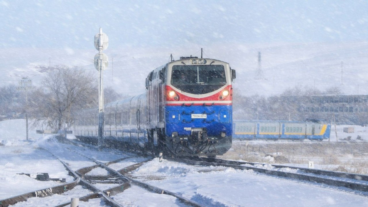 Батыс өңірлерінде жол жабылуына байланысты қосымша пойыздар шығарылды