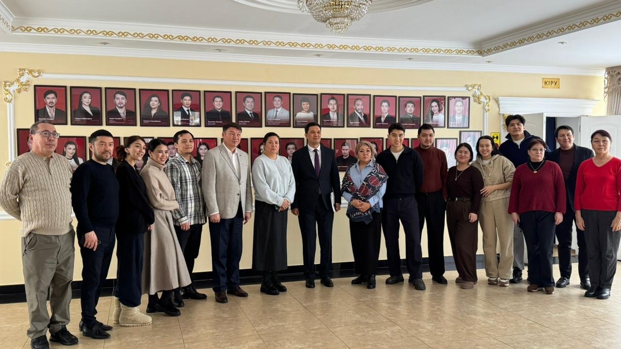 Астанада театр ұжымы Конституция жобасын талқылады