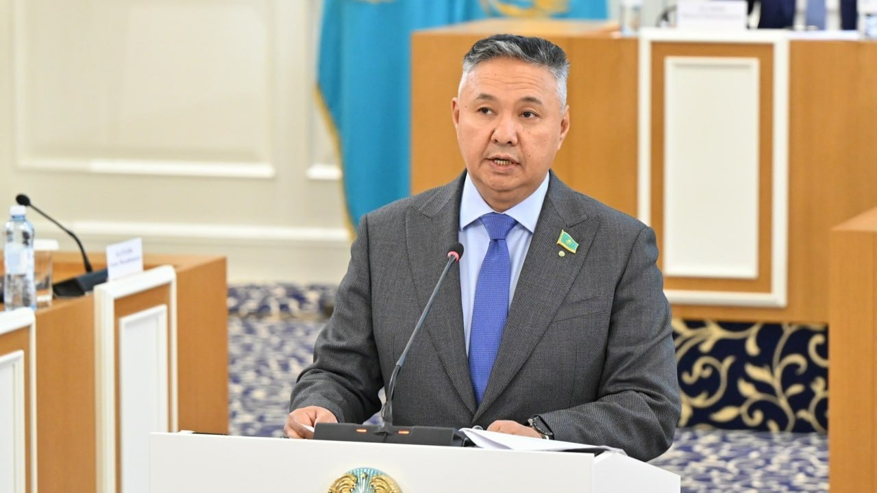 «Ақ жол» партиясы жаңа Конституция жобасын қолдайды – Азат Перуашев