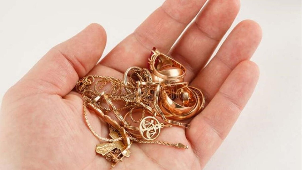 19 жастағы бойжеткен әпкесінің алтын бұйымдарын ұрлап кеткен