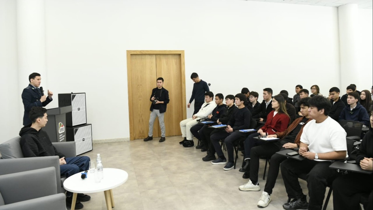 Смс кодтарды ешкімге айтпаңыз: елордада студенттерге кибер қауіпсіздік жөнінде түсіндіру жұмыстары жүргізілді