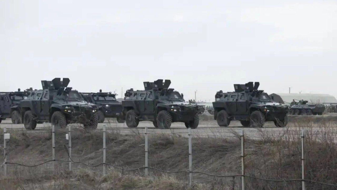 Алматы, Қонаев және Талдықорған көшелерінде әскери техника жүретіндіктен көлік қозғалысы шектеледі