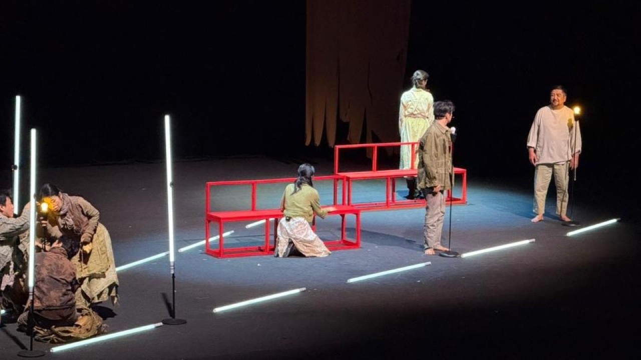 Елордада үш ел театрлары бірлескен «Париждегі екі әйел» спектаклінің премьерасы өтті