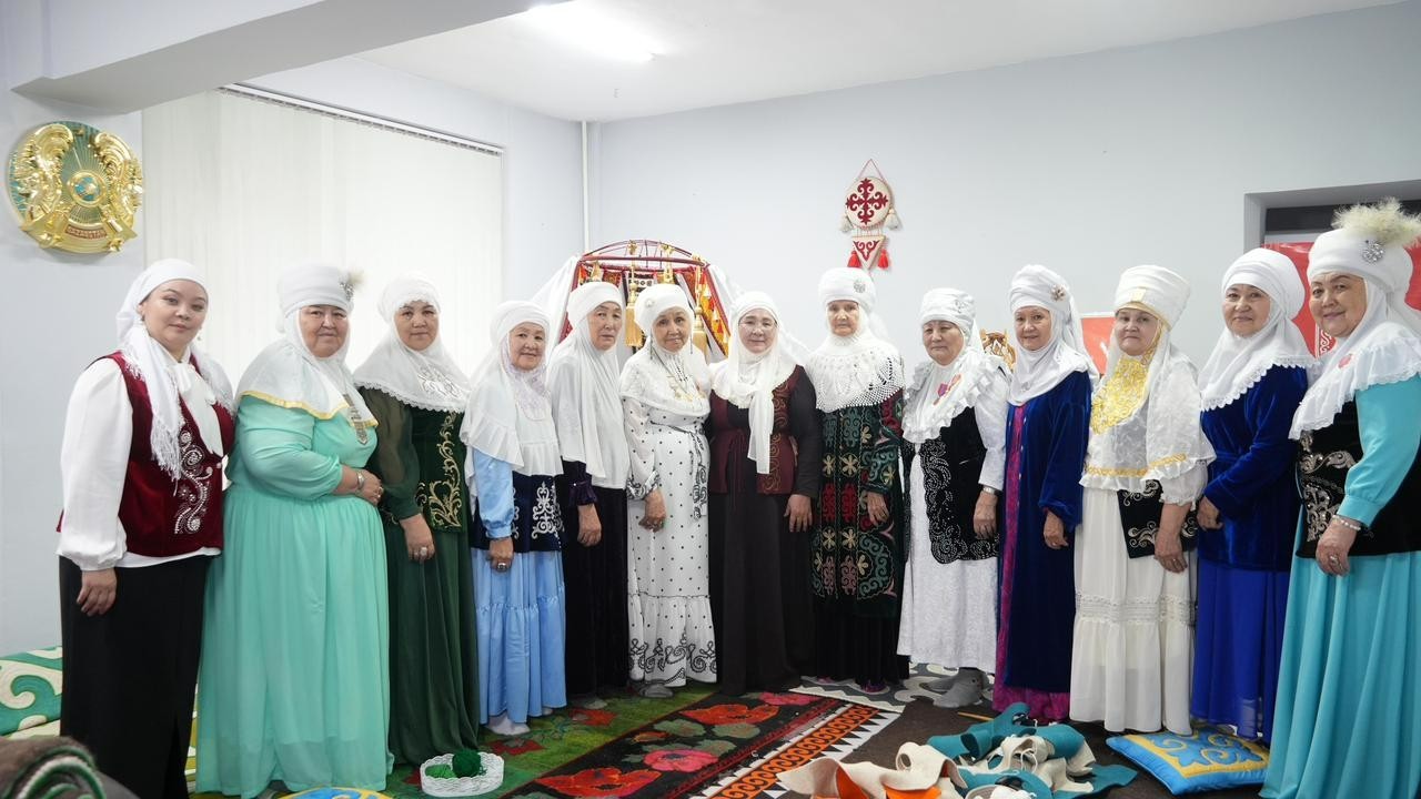 Гиннестің рекордтар кітабына ұсынылатын 110 метрлік сырмақ жасалып жатыр