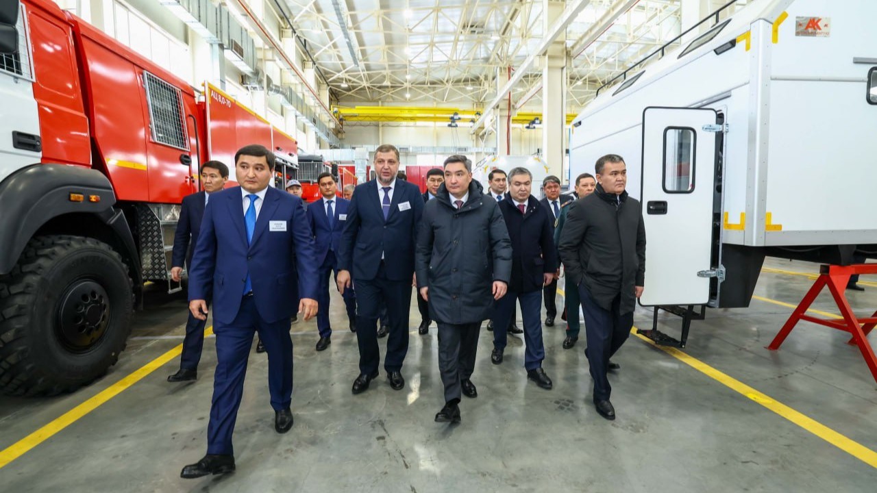 Премьер-министр елордадағы өнеркәсіптік және цифрлық инфрақұрылым жобаларын тексерді