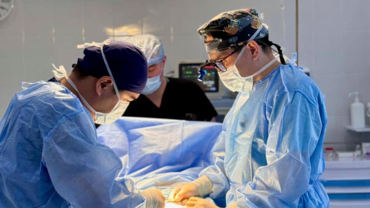 Ақмола облысында дәрігерлер трактордың астына түскен науқастың өмірін сақтап қалды